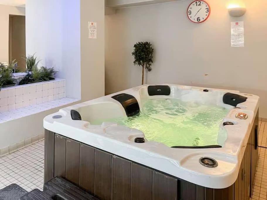 Strathmore Apt Scarborough, Pool, Gym, Parking מראה חיצוני תמונה